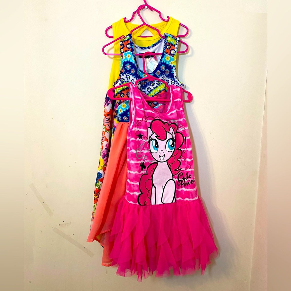 GIRL’S DRESS BUNDLE. - Picture 2 of 14